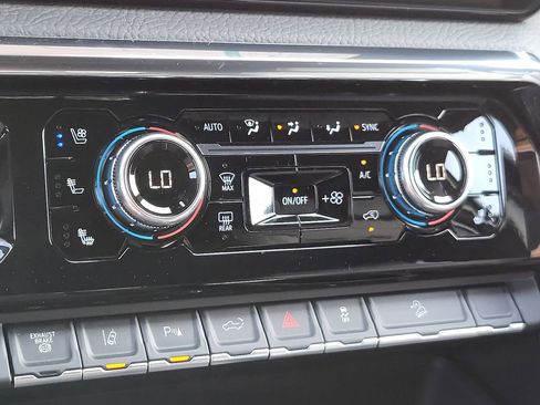 New 2025 GMC Sierra 2500 Denali w/ Denali Reserve Package image 33