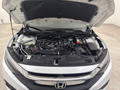 Used 2018 Honda Civic Touring image 12