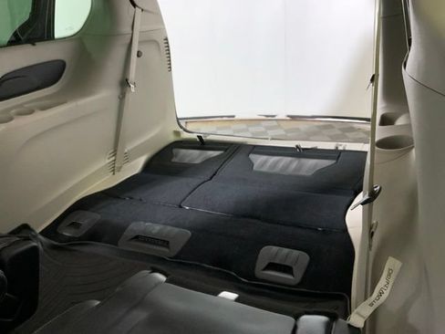 Used 2022 Chrysler Pacifica Touring-L FWD image 30