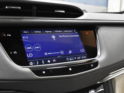 Used 2021 Cadillac XT5 Premium Luxury w/ LPO, Floor Liner Package FWD image 15