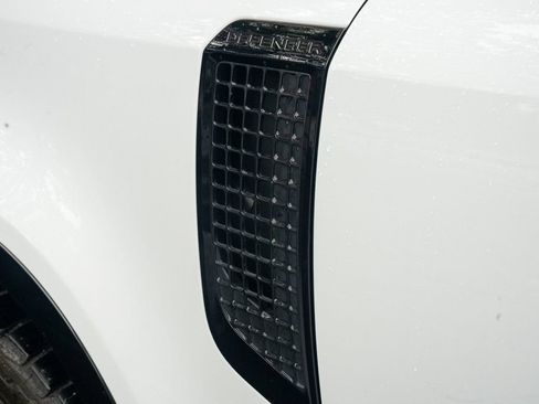 Used 2023 Land Rover Defender 110 V8 AWD/4WD image 15