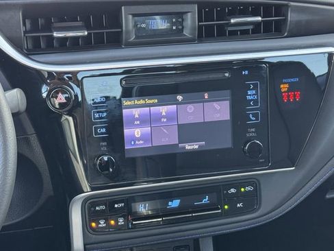 Used 2018 Toyota Corolla SE image 16