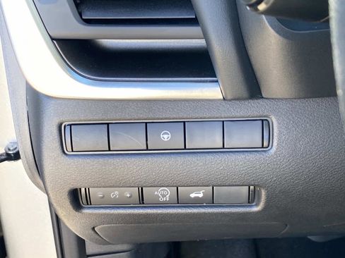 Used 2024 Nissan Rogue SV image 22