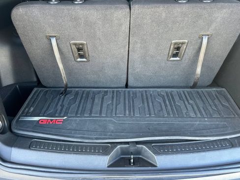 Used 2022 GMC Acadia SLE FWD image 16