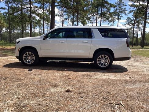 New 2025 Chevrolet Suburban Premier w/ Sun And Tow Package image 9