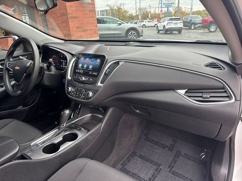 Used 2020 Chevrolet Malibu LT image 27