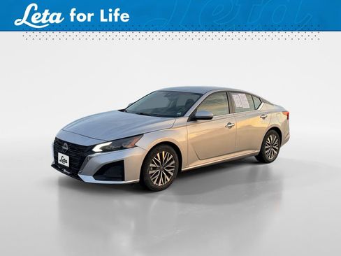 Used 2023 Nissan Altima 2.5 SV image 1