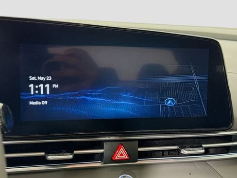 Used 2025 Hyundai Elantra SEL FWD image 15