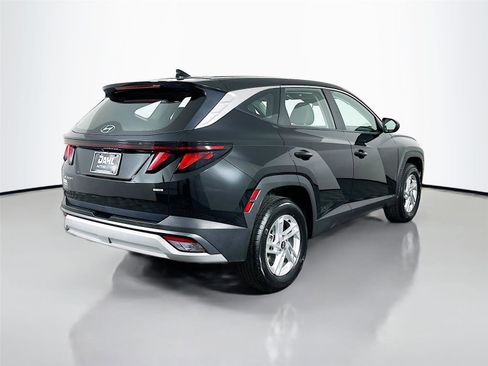 Used 2025 Hyundai Tucson SE AWD/4WD image 13