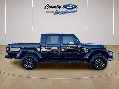 Used 2022 Jeep Gladiator Sport image 25