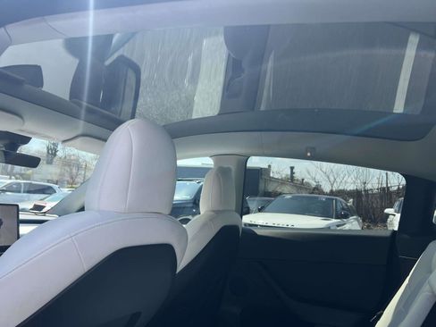 Used 2022 Tesla Model Y Long Range AWD/4WD image 16