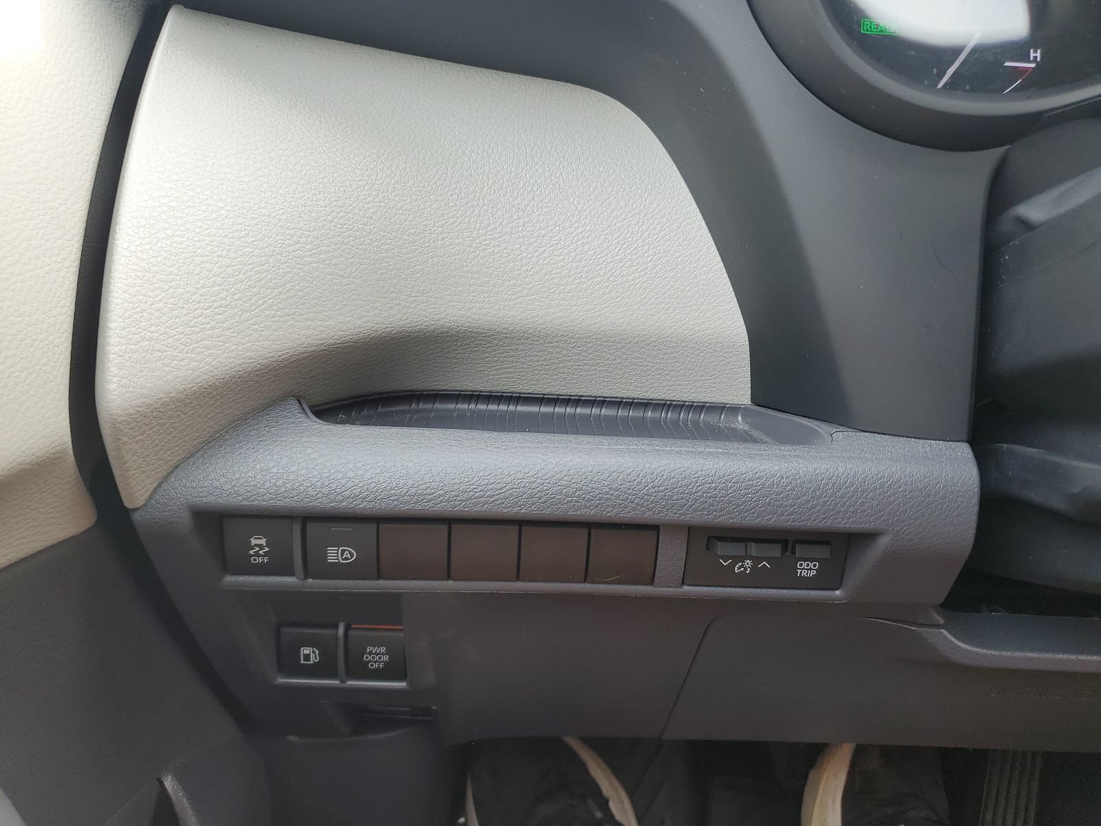 Certified 2024 Toyota Sienna XLE FWD image 21