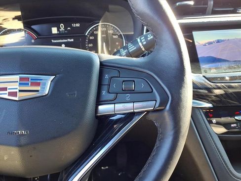 Used 2025 Cadillac XT6 Premium Luxury image 31