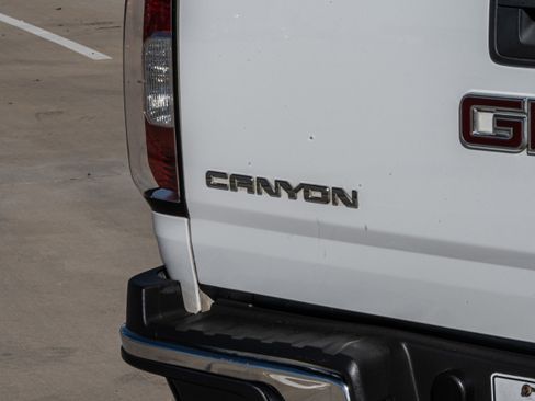 Used 2017 GMC Canyon 2WD Crew Cab w/ Convenience Package image 8