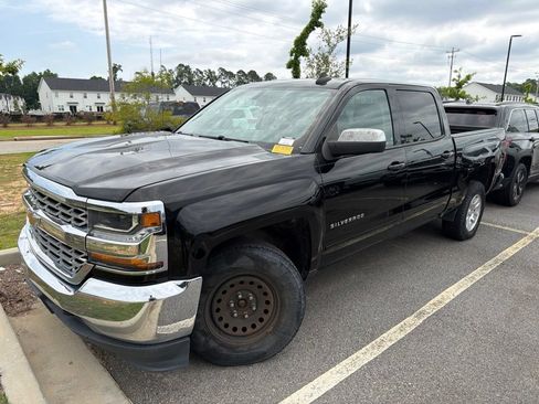 Used 2018 Chevrolet Silverado 1500 LT AWD/4WD image 4