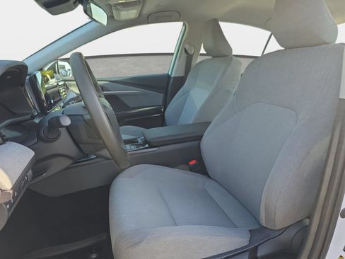 Used 2026 Toyota Camry LE AWD/4WD image 14