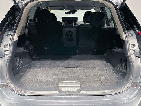 Used 2020 Nissan Rogue SV image 5