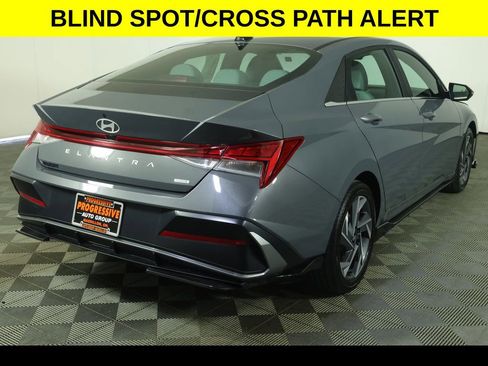 Used 2025 Hyundai Elantra Limited FWD image 9