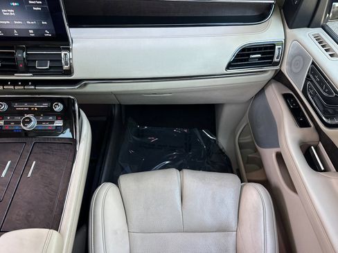 Used 2018 Lincoln Navigator L Reserve w/ Technology Package image 30