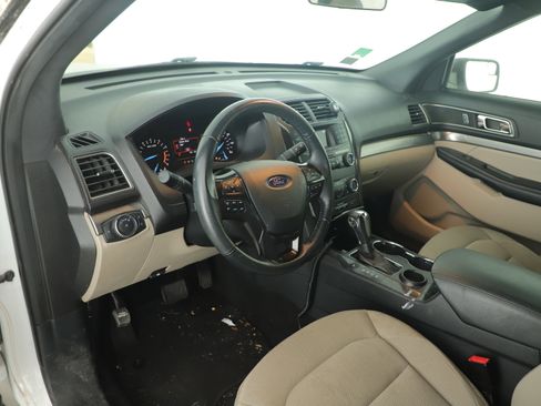 Used 2019 Ford Explorer XLT image 10