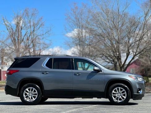 Used 2020 Chevrolet Traverse LT image 4