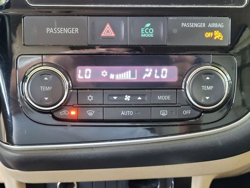 Used 2017 Mitsubishi Outlander SEL FWD image 13