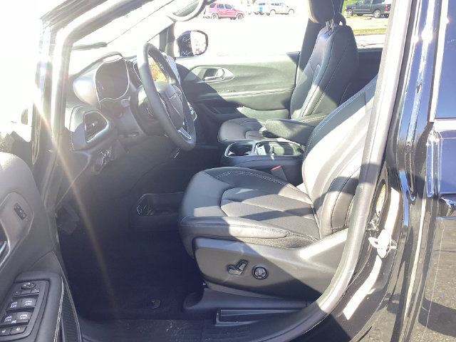 New 2027 Chrysler Pacifica Select AWD/4WD image 9