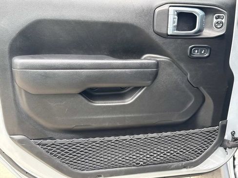 Used 2024 Jeep Wrangler Unlimited Rubicon image 25