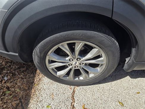 Used 2022 Ford Explorer XLT w/ Equipment Group 202A image 7