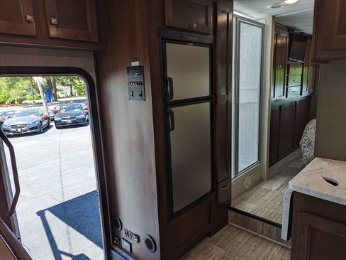 Used 2019 Chevrolet Express 4500 w/ RV Package RWD image 85