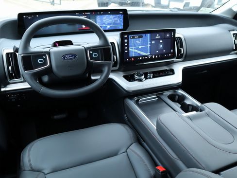 New 2025 Ford Expedition Active image 2
