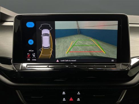 Used 2024 Volkswagen Atlas Cross Sport SE w/ Panoramic Sunroof Package image 10