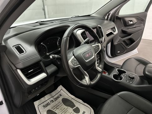 Used 2022 GMC Terrain SLT w/ Infotainment Package II AWD/4WD image 16