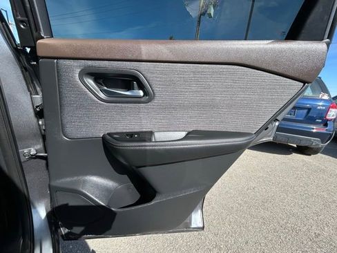 Used 2021 Nissan Rogue SV AWD/4WD image 41