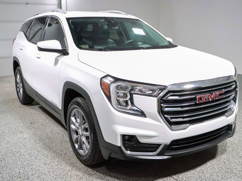 Used 2023 GMC Terrain SLT AWD/4WD image 5