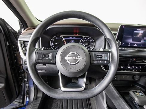 Used 2022 Nissan Rogue SV image 17