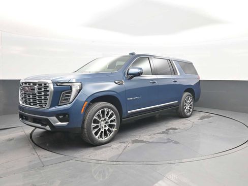 New 2026 GMC Yukon XL Denali w/ Denali Reserve Package image 4