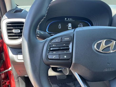 Used 2024 Hyundai Venue Limited image 31