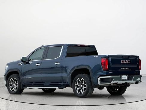 Used 2022 GMC Sierra 1500 SLT image 2