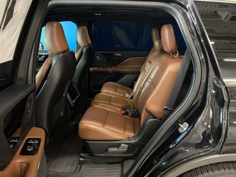 Used 2022 Lincoln Aviator Reserve image 12