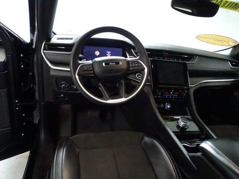 Certified 2023 Jeep Grand Cherokee Altitude AWD/4WD image 5