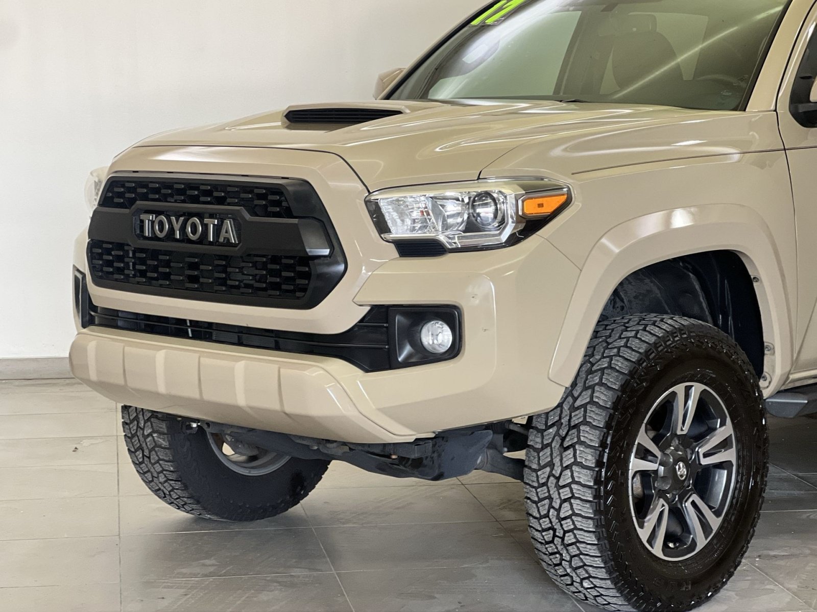 Used 2017 Toyota Tacoma TRD Sport w/ Premium & Technology Package RWD image 28