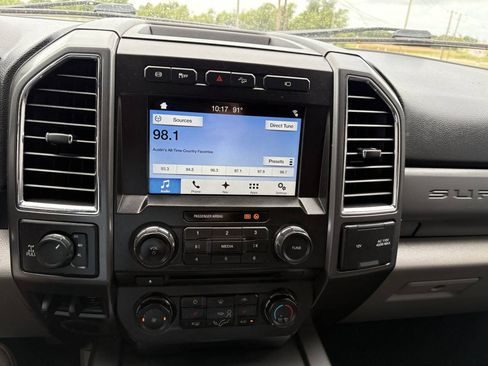 Used 2017 Ford F250 XLT w/ XLT Premium Package AWD/4WD image 19