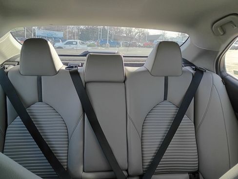 Used 2024 Toyota Camry SE image 10