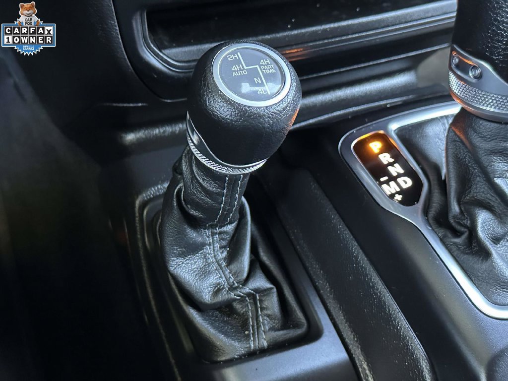 Used 2024 Jeep Wrangler Unlimited Sahara w/ Technology Group AWD/4WD image 28
