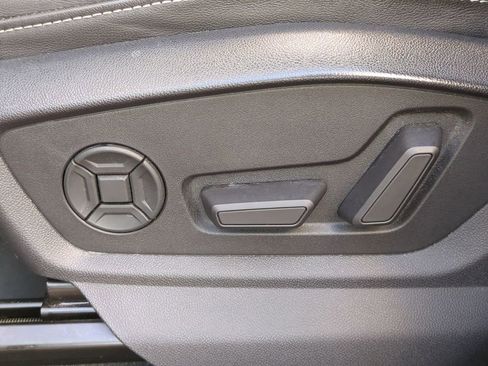 Used 2019 Audi Q8 Premium Plus w/ Premium Plus image 19