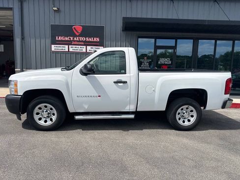 Used 2011 Chevrolet Silverado 1500 W/T RWD image 2