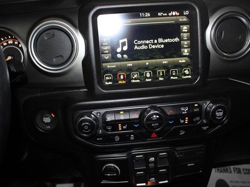 Used 2019 Jeep Wrangler Unlimited Sahara AWD/4WD image 21