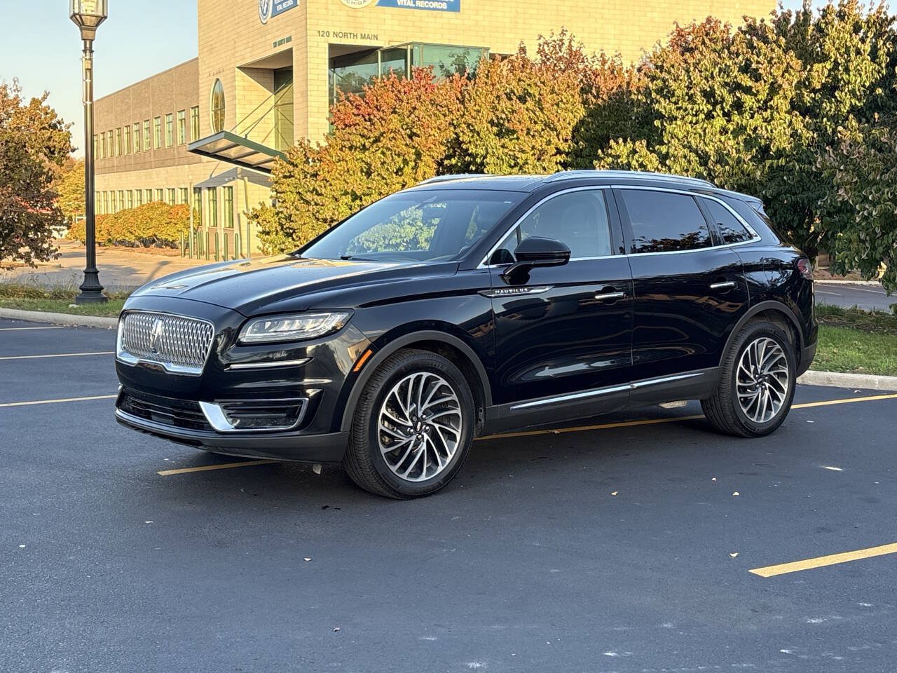 Used 2019 Lincoln Nautilus Reserve w/ Cargo Utility Package AWD/4WD image 1