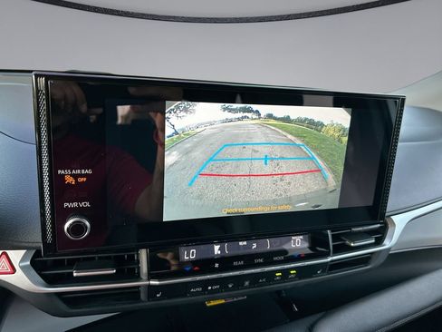 Used 2025 Toyota Sienna XLE FWD image 24